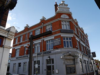 Half_Moon,_Putney_01