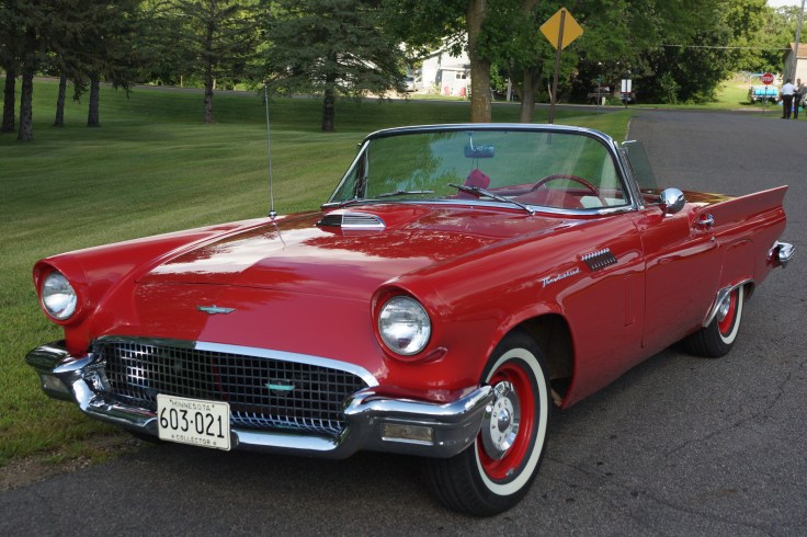 1957_Ford_Thunderbird_(28911503716)_(cropped)